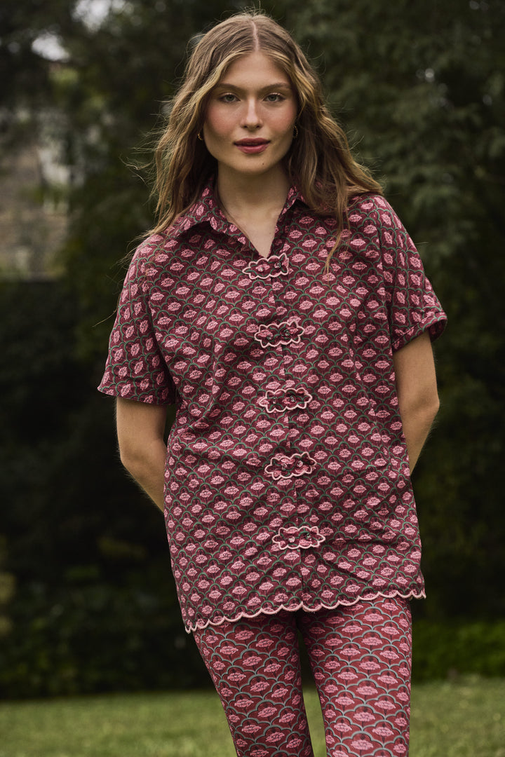 CAMISA LILY BLOOM ESTAMPA ESCURA